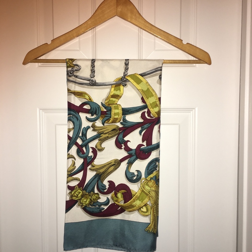 🧣🕶👠Beautiful Hermès Paris silk exquisite scarf!